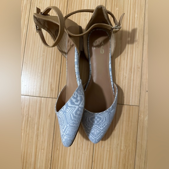 Mix No.6 Flats - Picture 2 of 6